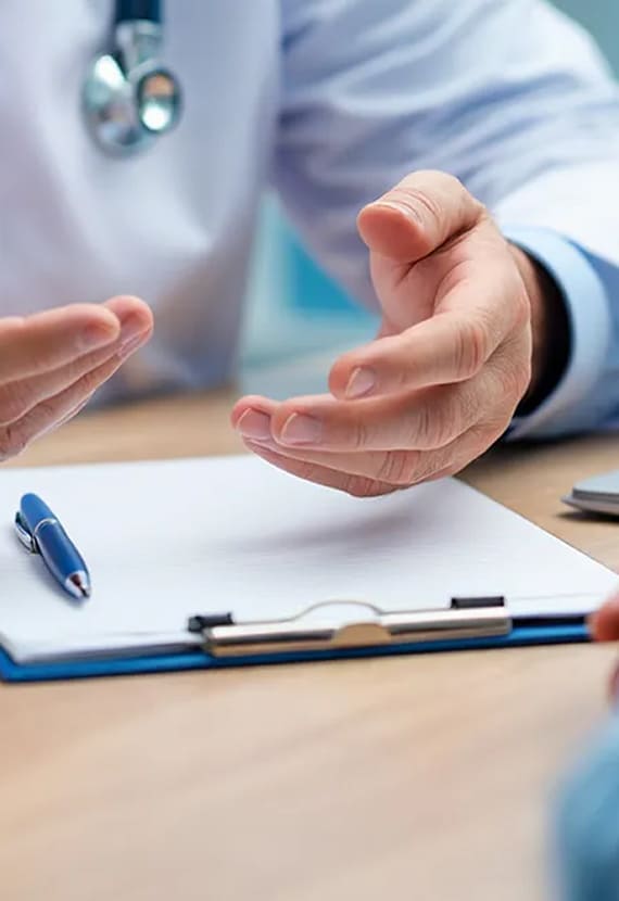 Доктор рассказывает план лечения